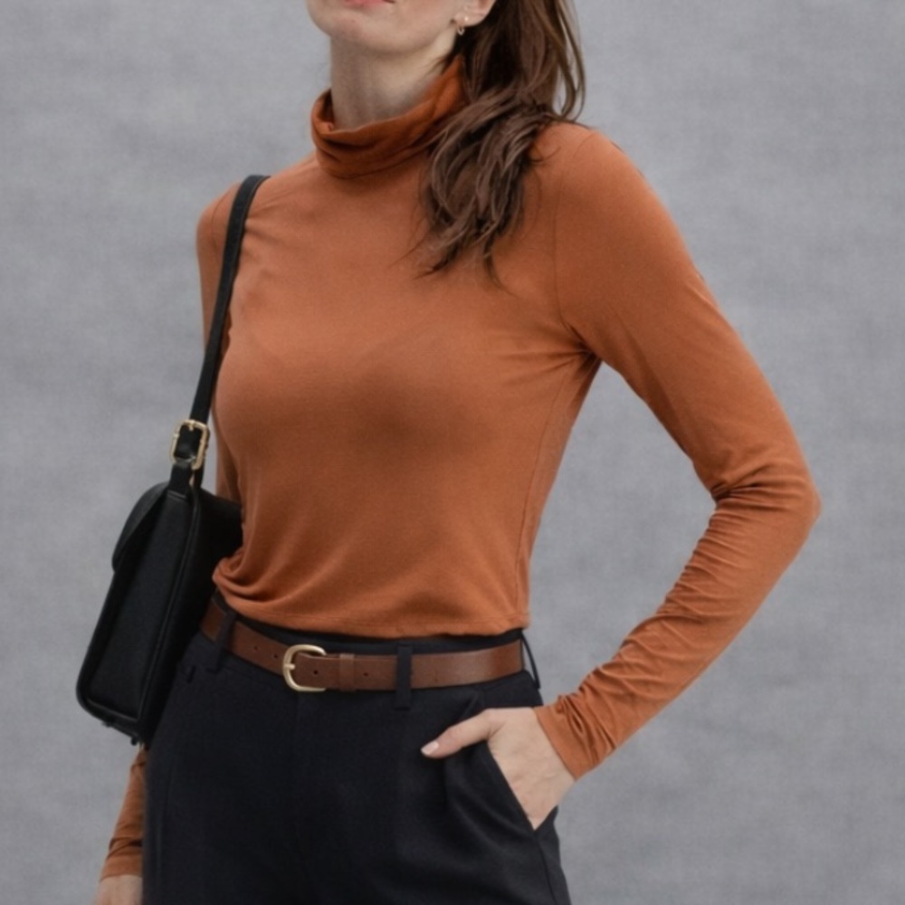 NWT Fabletics turtleneck Jess top long sleeve Russet brown Rust SOFT Sz Large